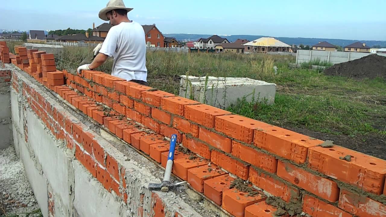 Процесс строительства кирпичного дома